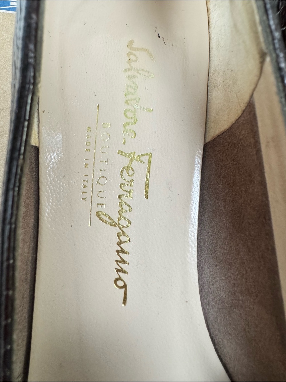 Salvatore Ferragamo Brown Croc Embossed Leather Pumps Heels Gold Logo 9 Italy - Picture 4 of 13